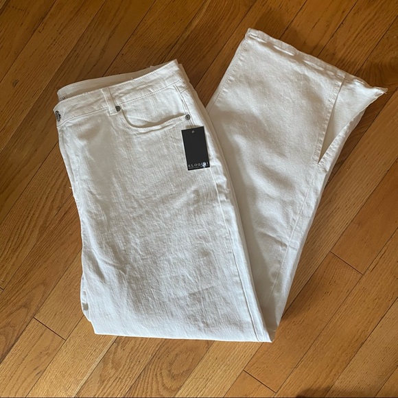 NWT Relaxed Straight Leg White Jean with Slit - Picture 2 of 3